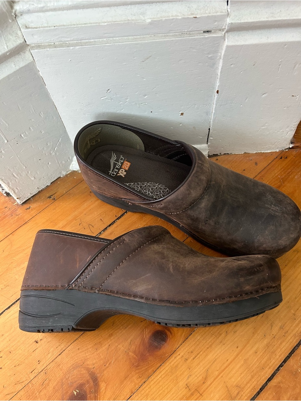 Dansko XP 2.0 clogs brown leather 43